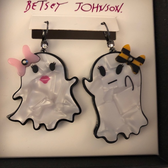 Betsey Johnson Hematite Tone & White Acrylic Ghost Mismatch Drop Earrings NIB - Picture 7 of 12